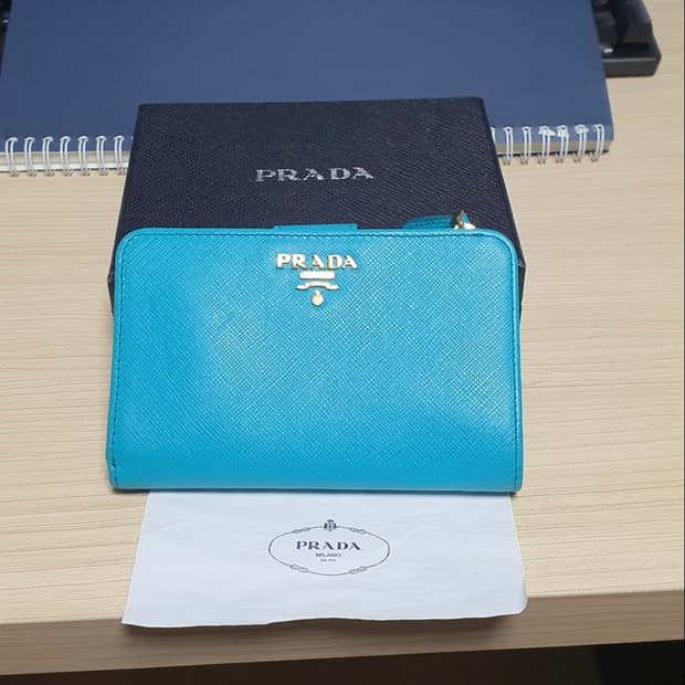 프라다 사피아노 반지갑/지갑 새상품급 정품(감정O)