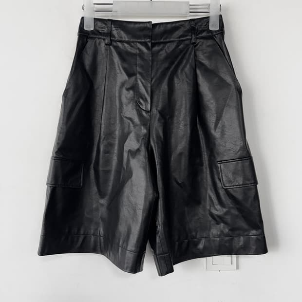 톰그레이하운드 23 페이크 레더 쇼츠