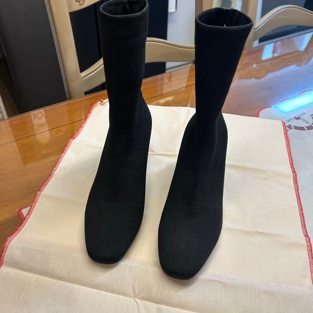 슈콤마보니 삭스 앵클 부츠 블랙