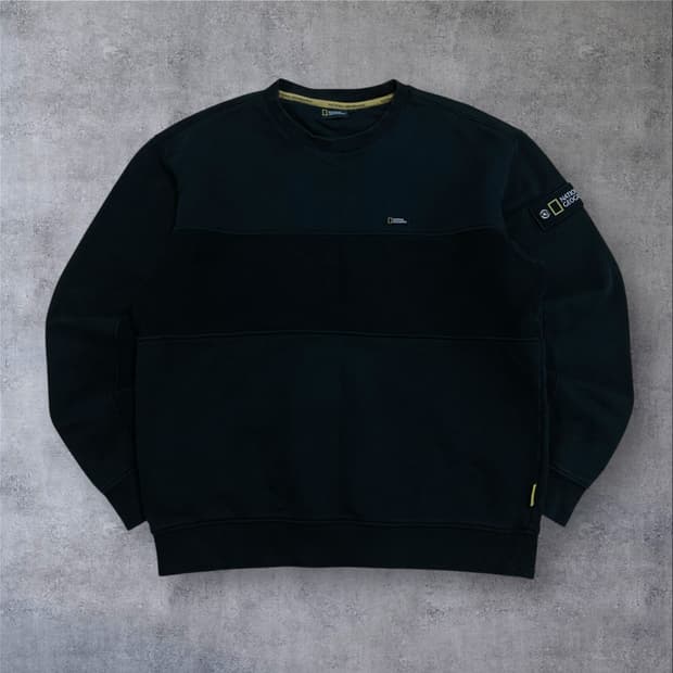 내셔널 지오그래픽 스몰 로고 와펜 블랙 맨투맨