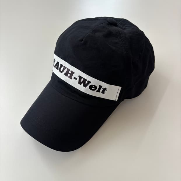 RWB (RAUH-Welt BEGRIFF) 로고 캡