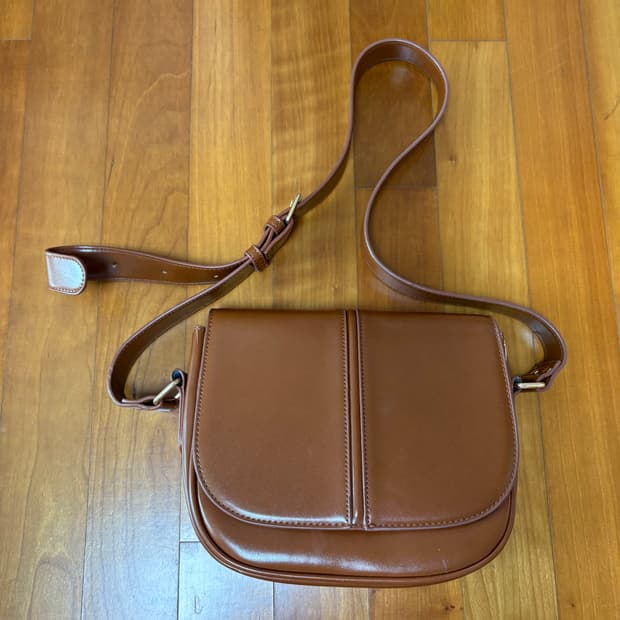 브라운 크로스백