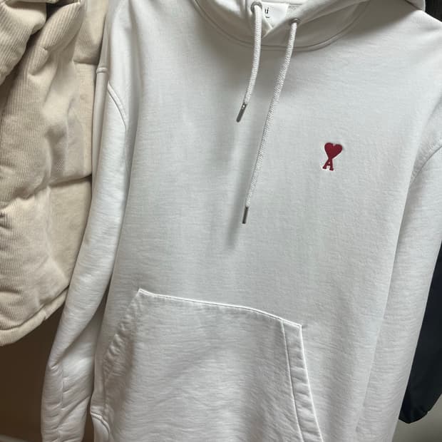 아미 화이트 하트 로고 후드티