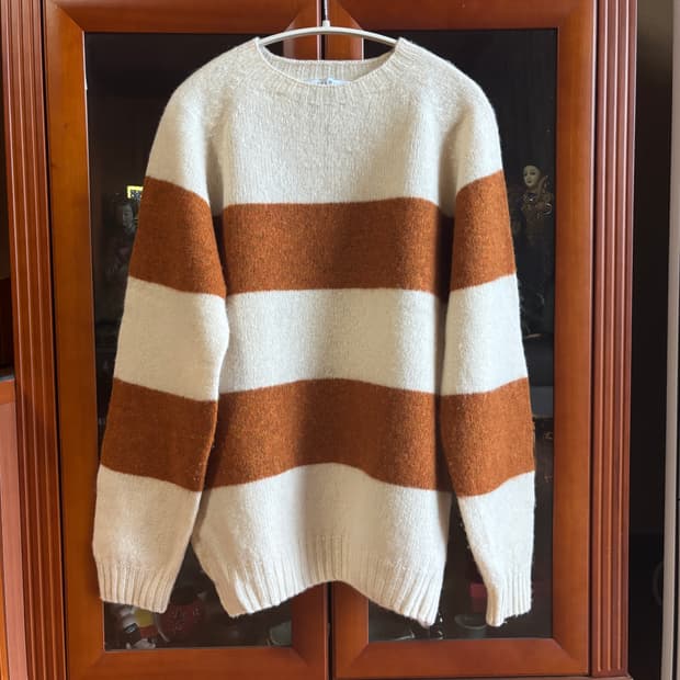 이스트로그 퍼머넌트 스트라이프 니트