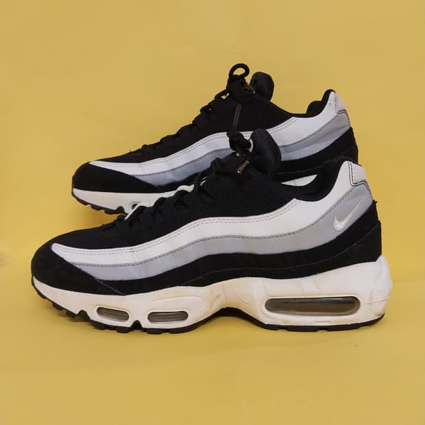 남성 나이키 에어맥스 95 에센셜 흰회검 운동화 (260)