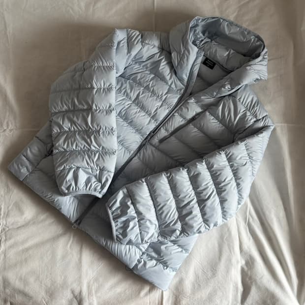 무신사 스탠다드 시티 레저 후디드 라이트 다운 [클라우디 블루]