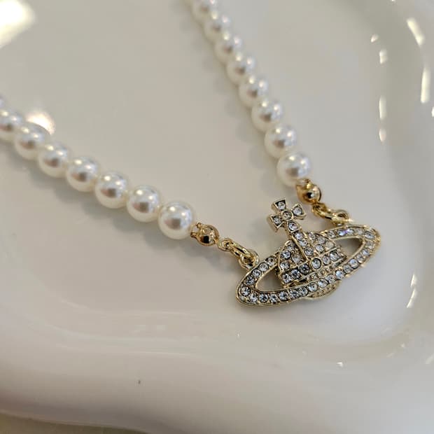 비비안웨스트우드 업사이클링 올큐빅 금장 진주 목걸이