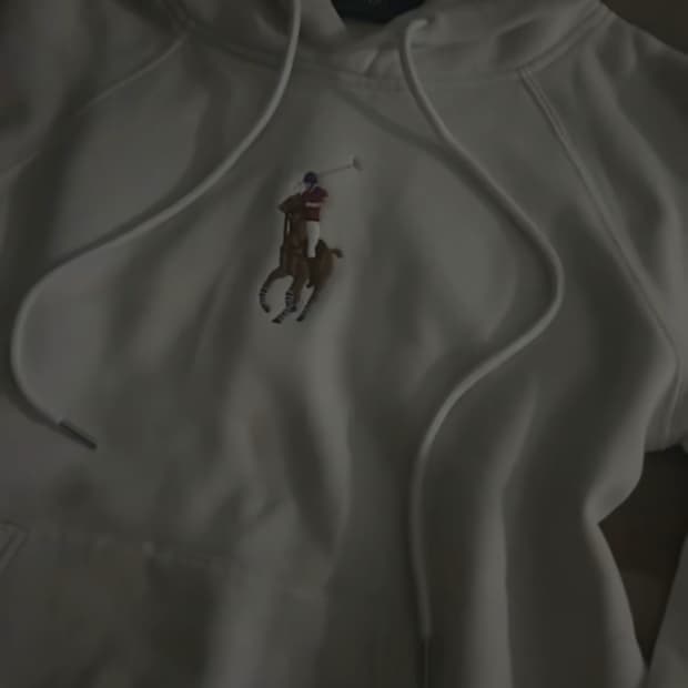 폴로생화이트후드티