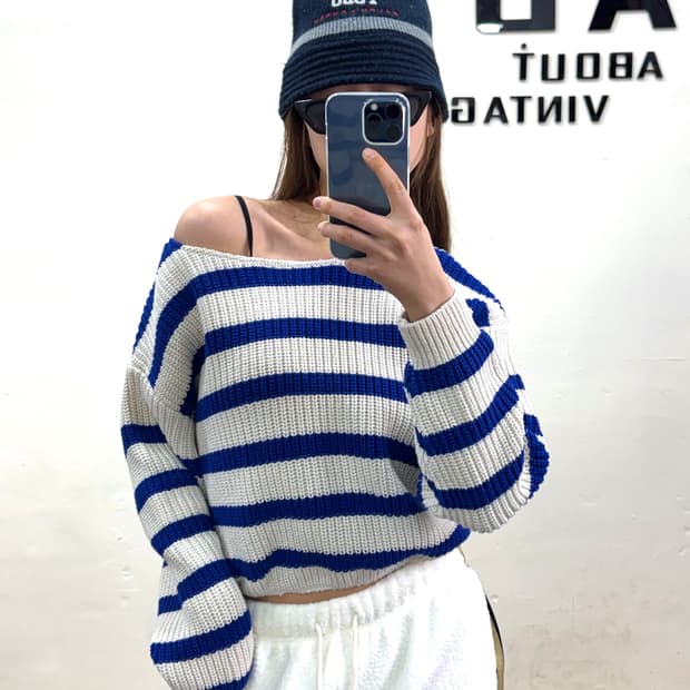 커스텀 오프숄더 니트