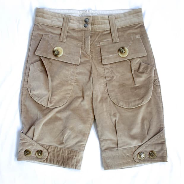 Antique semi-glossy beige capri pants