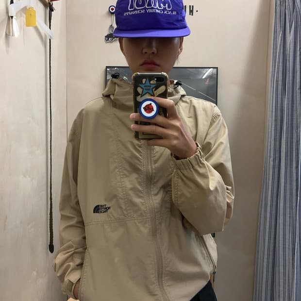 The north face (beige)