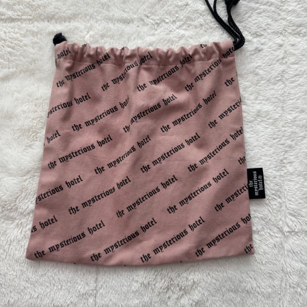 더미스테리어스호텔 파우치