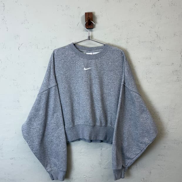 나이키 미드 스우시 크롭 맨투맨 그레이
