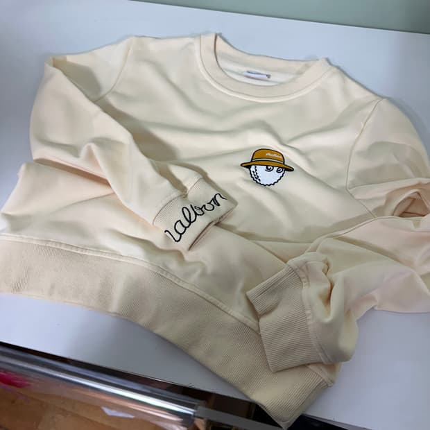 우먼S-M 말본 아이보리 손목로고 맨투맨