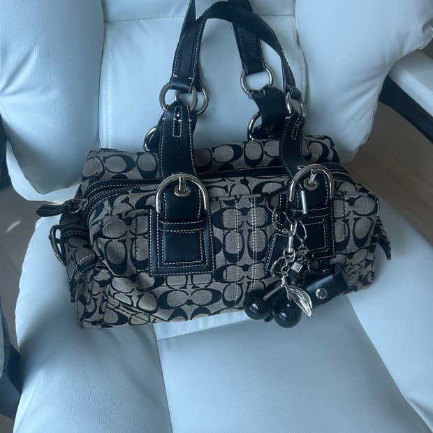 ‼️신상!!)Coach 코치 시그니처 숄더백 블랙 보스턴