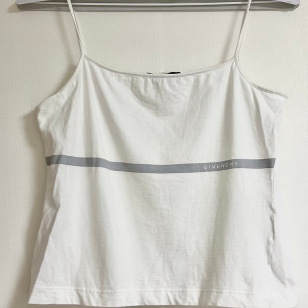 지방시 라인 슬리브리스