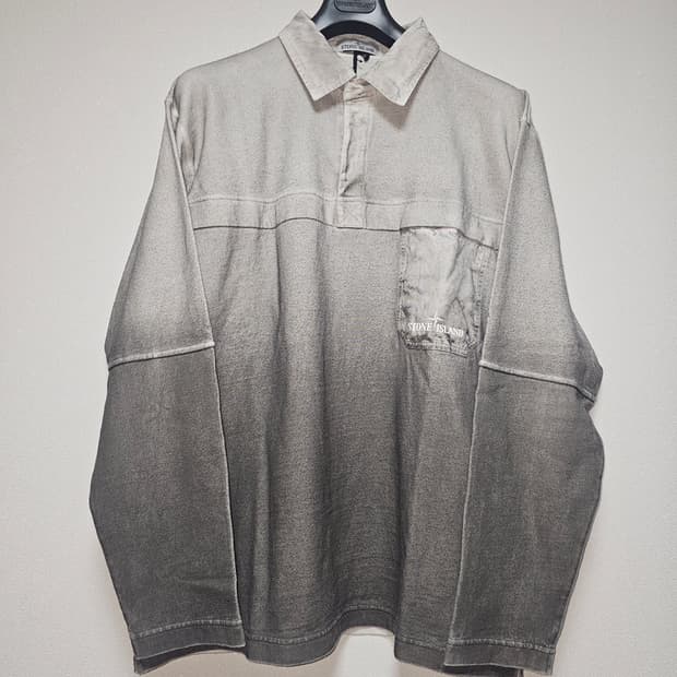 스톤아일랜드 코튼 저지 옥사이드 스프레이 롱슬리브 폴로 셔츠