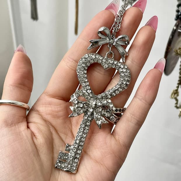 큐빅 하트 키 리본 네크리스