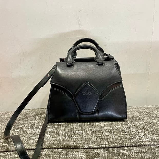 비비안 웨스트우드 블랙 가죽 미니 토트백 정품