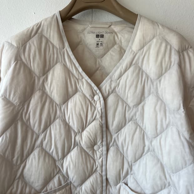 유니클로 여성 아이보리 다운패딩점퍼 경량패딩