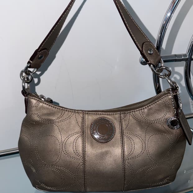 갸루 Metallic gold shoulder bag