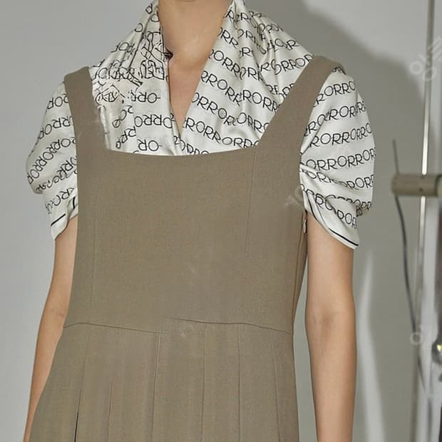 오르 orr 언밸런스 플리츠 드레스