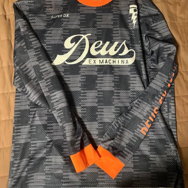 데우스 롱슬리브