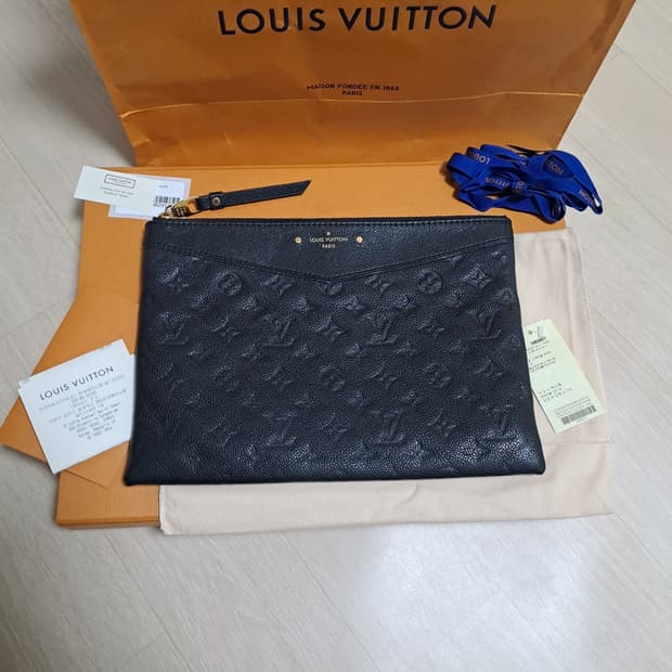 [정품/영수증풀세트] 루이비통 모노그램 앙프렝뜨 블랙 클러치