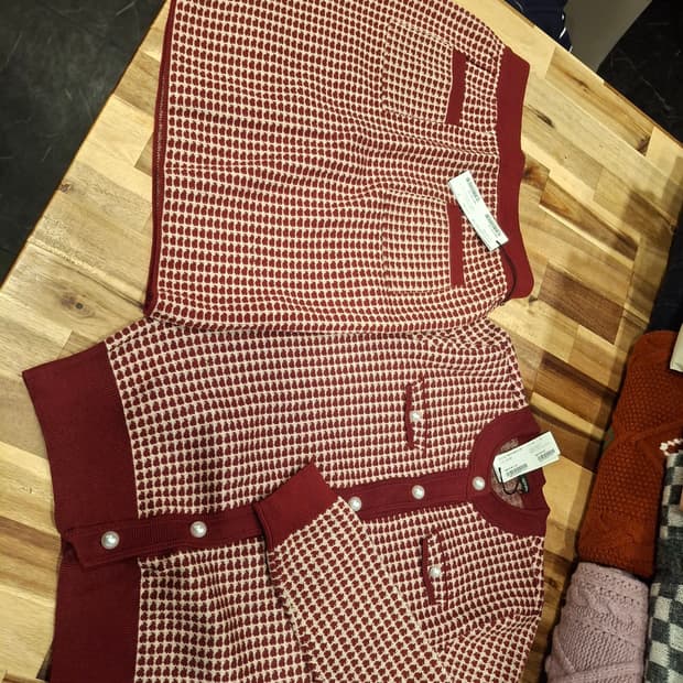 (마지막특가) 미센스 니트 가디건 스커트 셋업 와인 새상품