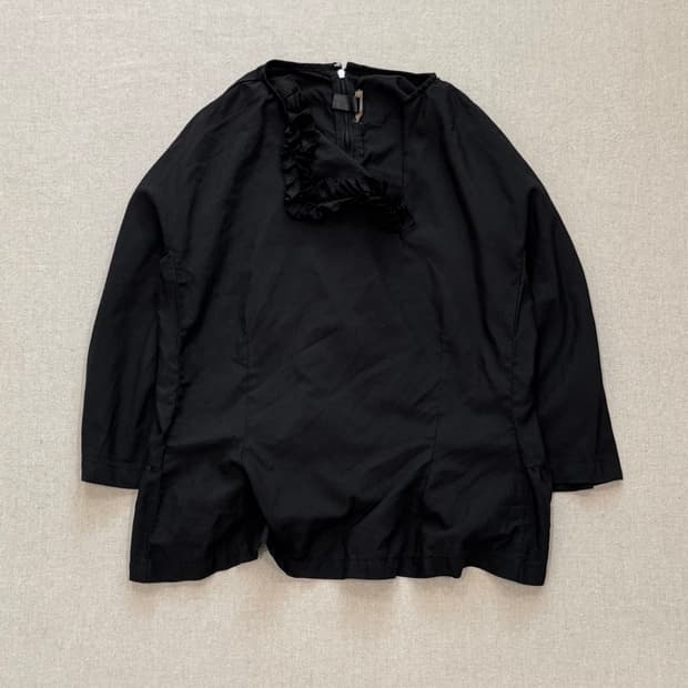 꼼데가르송 꼼꼼 18ss 비대칭 프릴넥 블라우스 셔츠