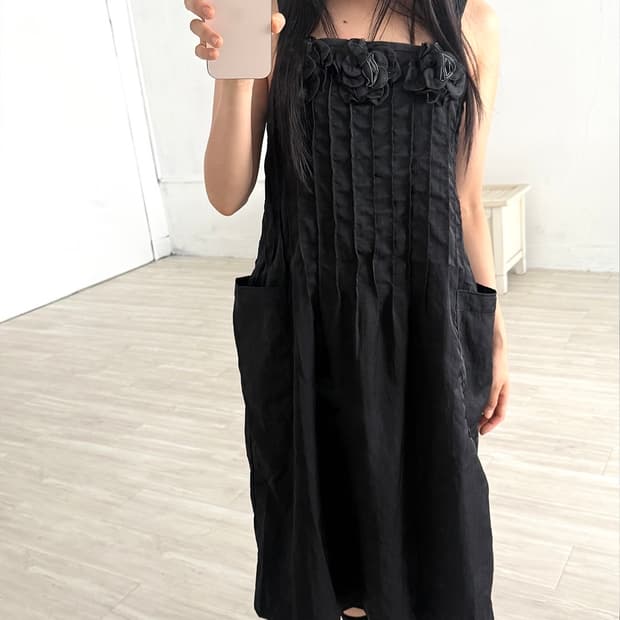 Black Flower Corsage Point Midi Dress