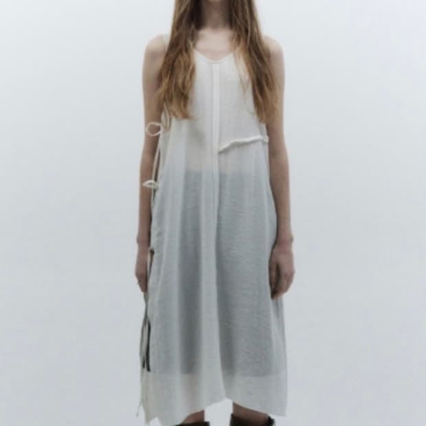 인사일런스 레이어드 쉬어 롱 원피스