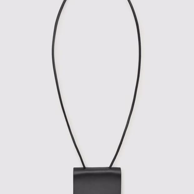 COS 레더 크로스바디 크로스백 (블랙)