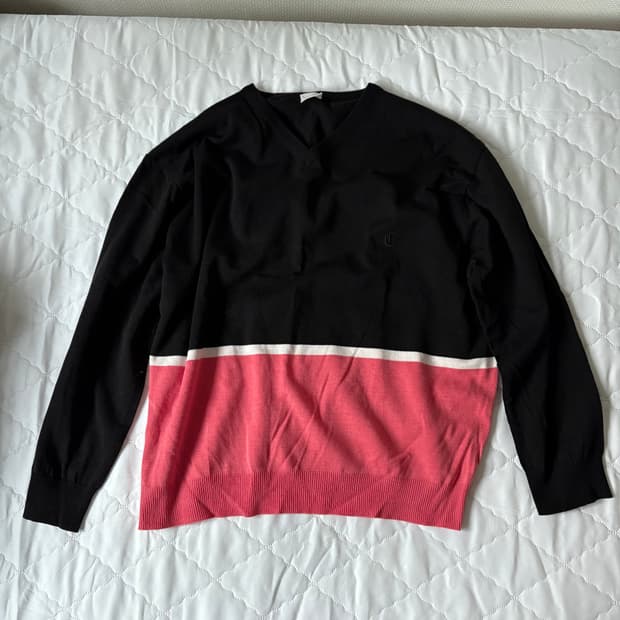 Chancechance - Black And Pink V-Neck