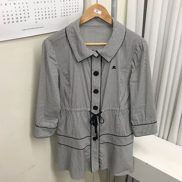 꾸레쥬 로고 코트 원피스