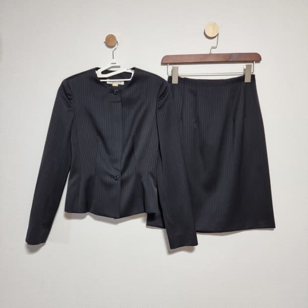 손정완 울100% 셋업 자켓 스커트 (44사이즈) 상태최상