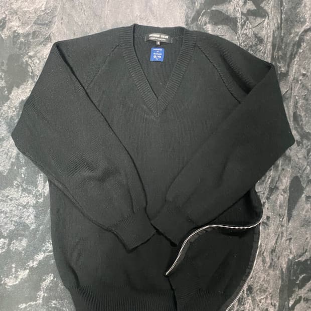 꼼데가르송 옴므듀스 지퍼 디테일 브이넥 니트