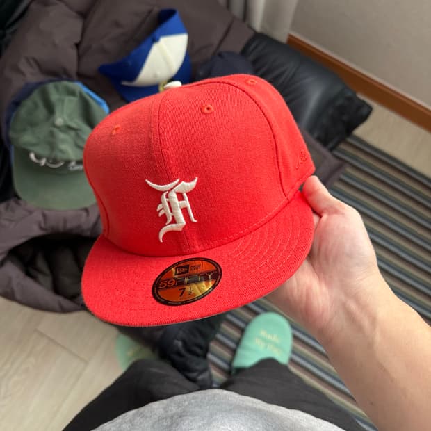 뉴에라 피어오브갓 에센셜 오렌지 캡