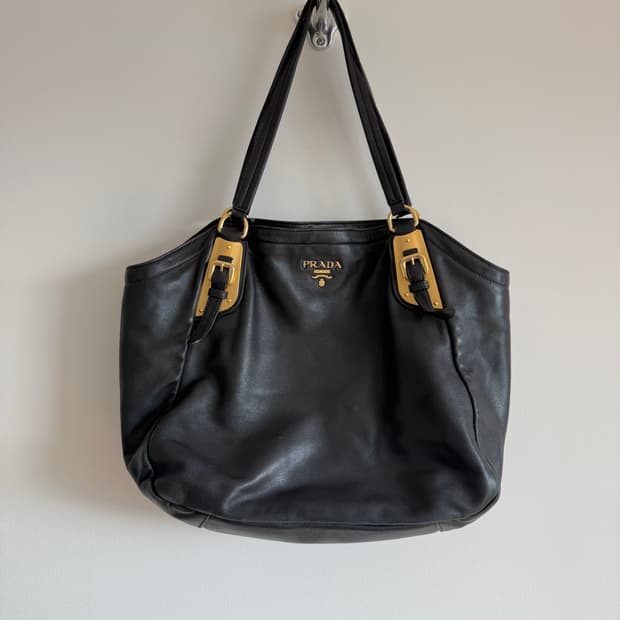프라다(PRADA) 레더 숄더백