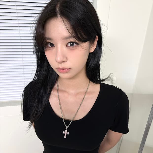 pcr053 Pink bxtch necklace