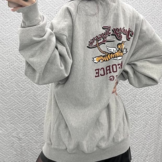 아웃스탠딩 스트릿 펑크 플라잉 타이거 맨투맨 L C10988