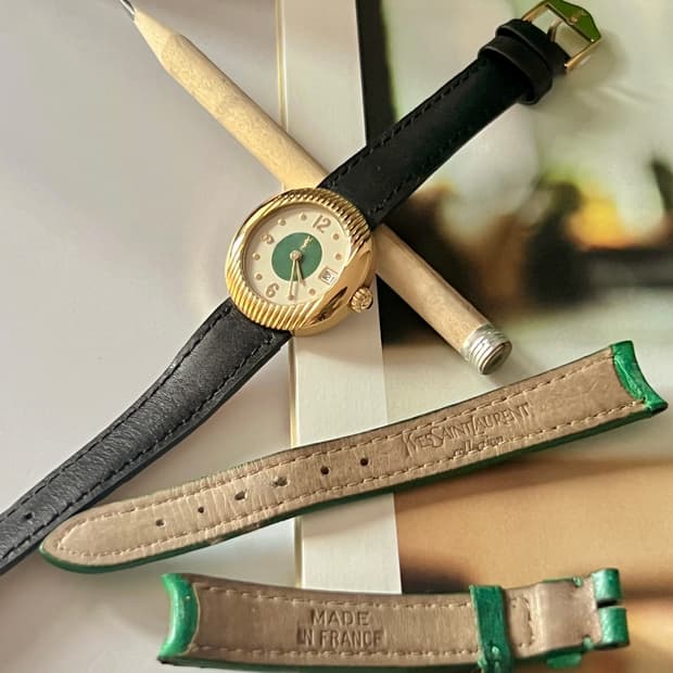 YSL 골드 라운드 그린 다이얼 생로랑 시계