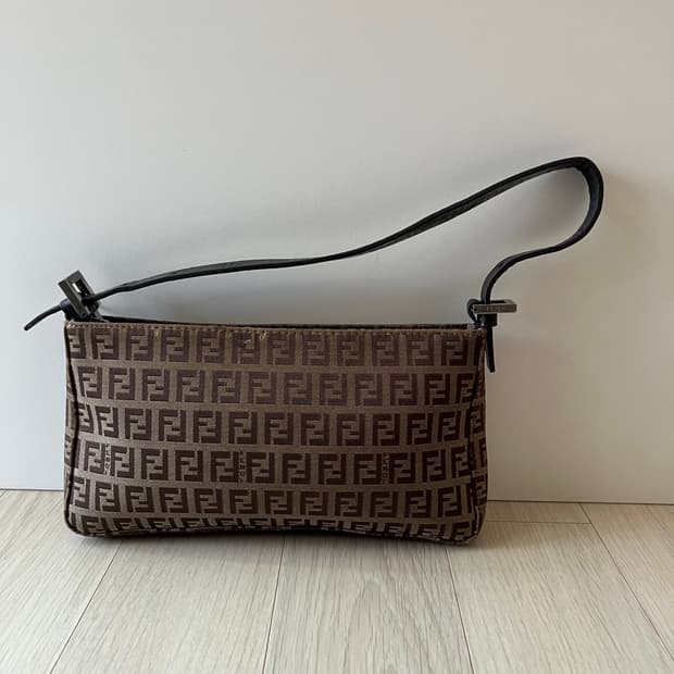 FENDI 모노그램 포쉐트 숄더백 빈티지