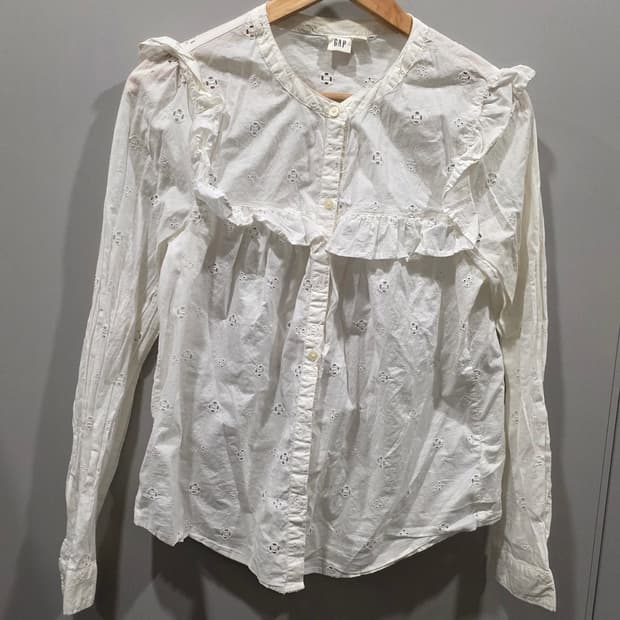 GAP(갭) 여성 펀칭 자수 브라우스 셔츠