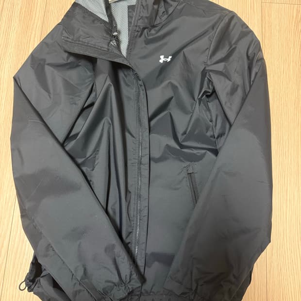 언더아머 바람막이