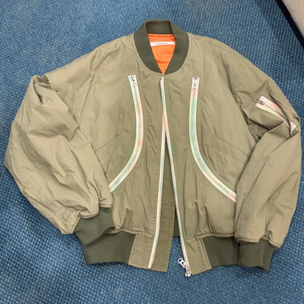 더뮤지엄비지터 one shoulder paded ma-1 