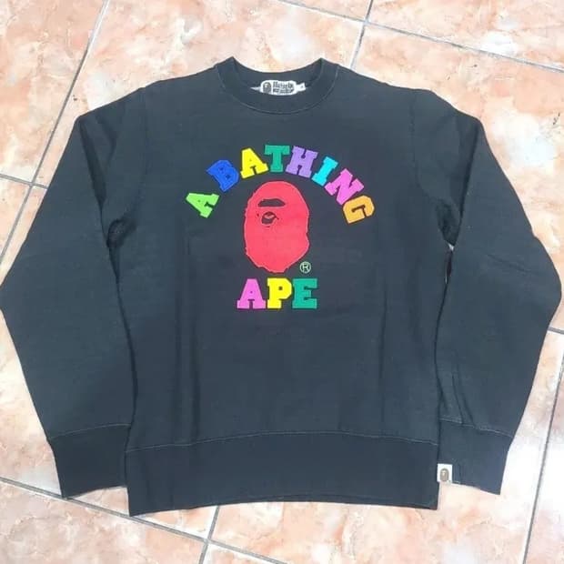 베이프 레인보우 로고 맨투맨