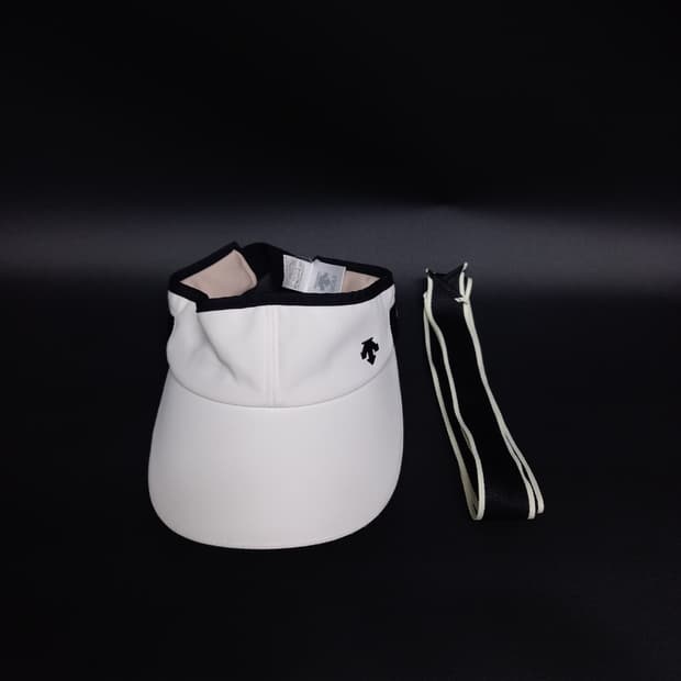 데상트 골프 여성 썬캡 테일