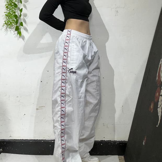 푸마 화이트 와이드 로고 사이드 라인 트랙 팬츠 댄스 추리닝 바지