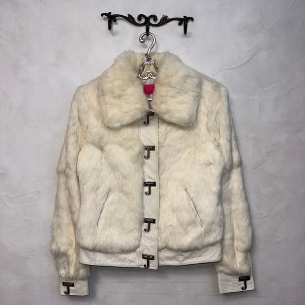 Juicy Couture white rabbit fur buckle jk